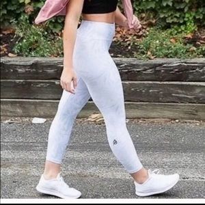 P’tula Desiree 7/8th crops legging tropical print!